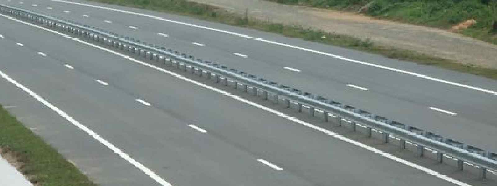 අධිවේගයේ රිය අනතුරකින් පුද්ගලයෙකු මරුට